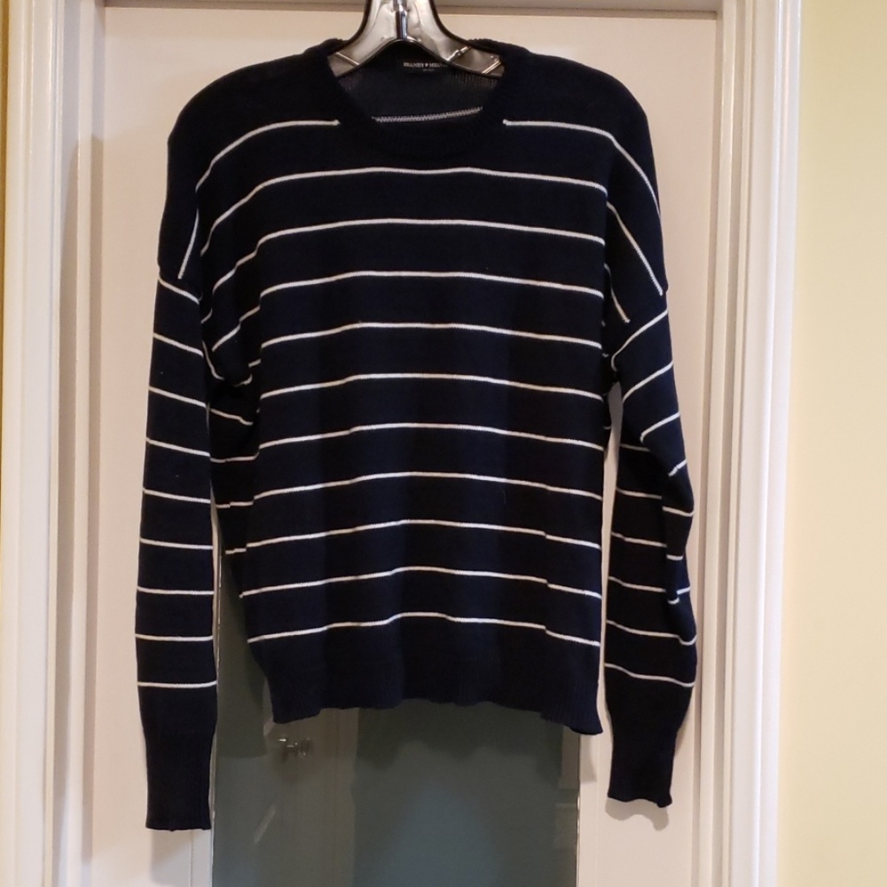 Blue sweater w thin white stripes